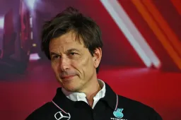 Wolff staat Hamilton bij na moeilijk weekend: 'Het is nooit makkelijk'