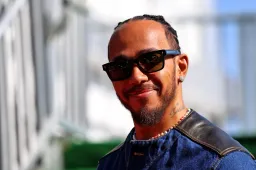 Hamilton ribadisce il sostegno a Verstappen nella saga delle parolacce