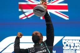 Hamilton schrijft geschiedenis: "Je ziet helmen van Lewis"