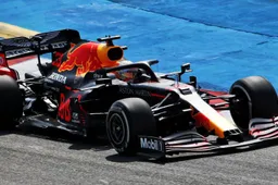 Hamilton krijgt via radio te horen waar hij het tegenover Verstappen laat liggen