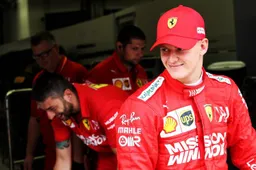 Surer neemt het op voor Schumacher: "In je eerste seizoen mag je fouten maken"