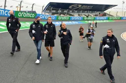 Verstappen goes for an unusual track walk at Zandvoort to explore the circuit
