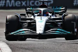Russell noemt twee redenen waarom hij voor pole streed met Verstappen