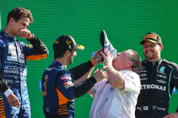 Brown test met overwinningswagen van Ricciardo op Silverstone