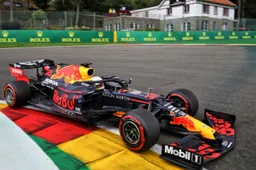 Video: Does Verstappen have parking sensors on his Red Bull?!