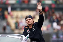 Verstappen fala sobre comparação com Schumacher e briga pelo título
