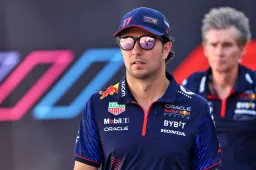 Horner: 'Sergio Pérez hace horas extras para detener la putrefacción'