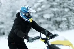 Valtteri Bottas geniet van de sneeuw in Finland