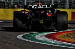 Volledige snelheid Verstappen onbekend door rode vlag in VT3