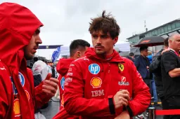 Horner reacciona a la mala decisión de Ferrari "Es una decisión obvia"
