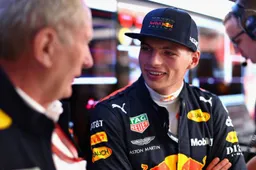Max Verstappen en Helmut Marko ontspannen voorafgaand aan de race in Canada