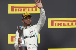 Hamilton over gevecht met Verstappen: "Ik wilde het risico niet nemen"