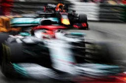 Max Verstappen ready for a "battle" with Lewis Hamilton