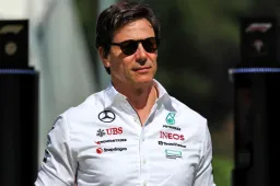 Wolff still not convinced: 'Verstappen was pretty much forced to answer'
