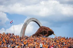 Red Bull Ring maakt zich op voor GP Oostenrijk: tribunes kleuren oranje