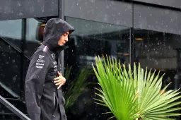 Russell deutet an, dass eine Änderung der Entwicklungsregeln die Lücke zu Red Bull schließen könnte