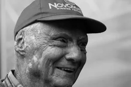 Mercedes draagt constructeurstitel op aan Niki Lauda
