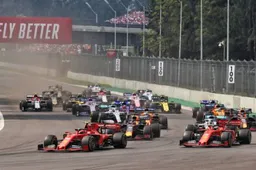 Hamilton wint in Mexico; Verstappen teleurstellend zesde na twee touchés