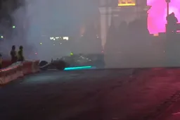 Hamilton raakt muur tijdens F1-demonstratie: "Ik was helemaal de weg kwijt"
