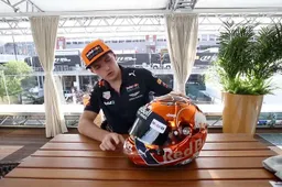 Video: Verstappen over zijn nieuwe helm