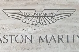 F1 Social Stint | Brand in de fabriek van Aston Martin