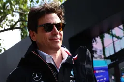 Quais são os ativos de Toto Wolff, chefe de equipe e CEO da Mercedes?