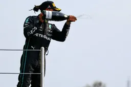 Hamilton agradece a Wolff el espíritu de equipo: "Somos como una familia"