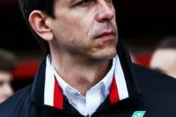 Wolff kijkt toch wel naar Ferrari: 'Als het goed is moet je het wel overwegen'