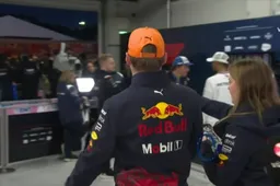 Verstappen krijgt dikke knuffel van Alonso, klein handje van Hamilton