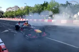 Max Verstappen maakt de straten van Budapest onveilig met Red Bull RB8