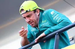 Piccola frecciata di Alonso a Hamilton: "Vincere e perdere insieme, no?".