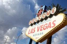 Hamilton keen to "respect locals" in Las Vegas as Liberty Media apologise