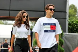 Russell trascorre le vacanze con la famiglia della compagna Carmen Montero Mundt in Spagna