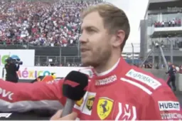 Vettel kapt interview af om Lewis te feliciteren met vijfde titel