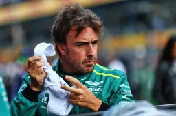 Alonso frustrado con Aston Martin: "Estamos a años luz"