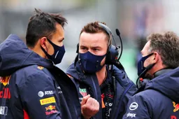 Blijft Albon bij Red Bull? ‘Hij moet de komende zes races magistraal rijden’