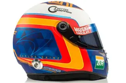 Carlos Sainz toont nieuwe helm voorafgaand aan onthulling MCL34