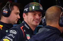 Verstappen "ruba" la telecamera della McLaren prima del GP d'Olanda