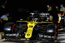 Ricciardo apologises to Verstappen after pit lane incident