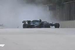 Stroll crasht zeer hard na een klapband op het rechte stuk!