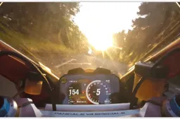 Schrikwekkende onboard Ducati-motor tijdens Isle of Man TT