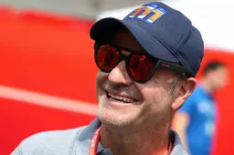 Barrichello chooses between Hamilton and Schumacher: "It's a phenomenon"