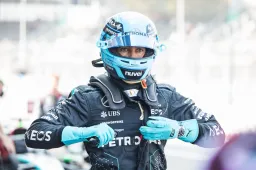 Russell crashes during FP2 with a very hard impact with the barrier