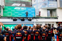 Buxton on Red Bull mechanics: "Worked their fingers off"