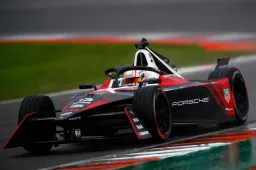 Update: Formel-E-Test durch Feuer in der Boxengasse unterbrochen