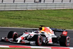 'Mercedes wil met wissel van Hamilton geen zwakte tonen tegenover Verstappen'