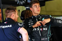 Hamilton blij met keuze Mercedes: 'Russell kan later dit team leiden'