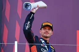 Verstappen revela que troféu do GP do Japão acendia ao ser beijado