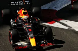 Leclerc opnieuw onverslaanbaar in Baku, Perez verslaat Verstappen