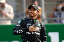 Hamilton lamenta Russell ter sido ultrapassado: "Nos atrapalhou"